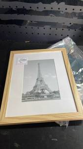 lot 12430 image: Framed Eiffel Tower Black and White Photograph Picture Frame 8in x 5in