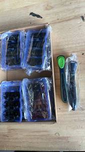 lot 20029 image: Mens Razor Blade Refill Cartridges with Handle