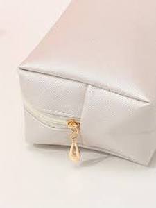 lot 3379 image: Makeup bag