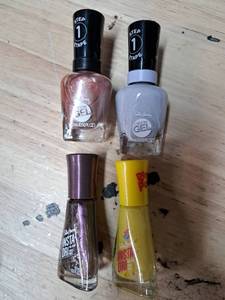 lot 4208 image: Sally Hansen Nail Polish Collection Set of 4 Bottles