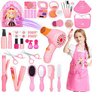 lot 6072 image: Girls Royal Beauty Set Play Kit with Accessories