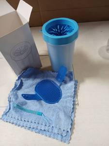 lot 50923 image: Dog Paw Cleaner for Large Dogs, Dog Paw Washer, Muddy Paw Cleaner, Pet Foot Cleaner, Dog Paw Protector Kit - Retail $13
