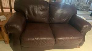 lot 1001 image: Brown Leather Loveseat with Rolled Arms 34x64x34