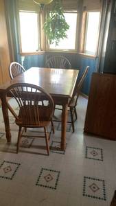 lot 1100 image: Oak dining table 30x50x35 with 18 inch leaf and 4 chairs