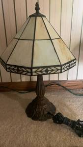 lot 1104 image: Tiffany Style Stained Glass Table Lamp with Decorative Metal Base 18 inches tall