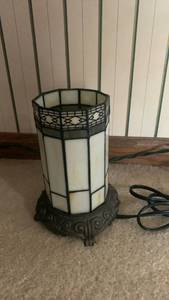 lot 1108 image: Tiffany Style Stained Glass Table Lamp night light 8 inches tall