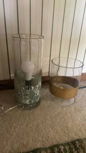 lot 1109 image: Glass table lamp 12 inches tall and glass decor