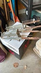 lot 2003 image: Mole traps