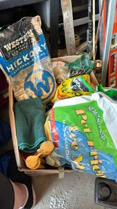 lot 2007 image: Pet friendly ice melt, potting mix, 7 poison, wood chips and more