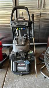 lot 2012 image: Black Max 2800 PSI Gas Pressure Washer with Mitsubishi Engine