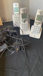 lot 2130 image: AT&T EL52303 Cordless Phone System - 3 Handsets