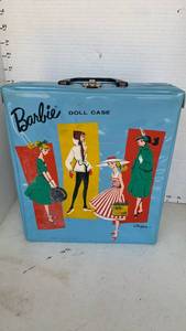 lot 2133 image: 1961 Mattel Barbie Blue Carrying Case with Dolls and Clothing