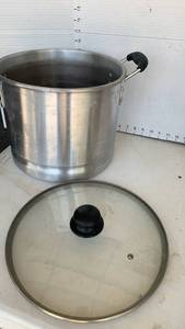 lot 2139 image: Canning pot and misc lid