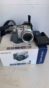 lot 2145 image: Sony Cyber-shot DSC-H2 Digital Camera with Box