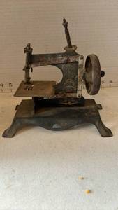 lot 2157 image: Antique Toy Sewing Machine with Hand Crank