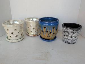 lot 2220 image: Decorative Ceramic Planter Collection