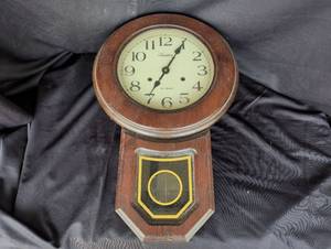 lot 2230 image: Daekor, Korea 1970s Tradition 31 Day Wood Wall Clock