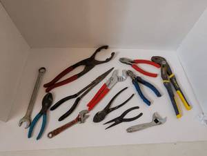 lot 2300 image: Mixed Hand Tool Collection