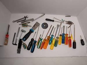 lot 2306 image: Mixed Lot of Colorful Handle Screwdrivers and Tools