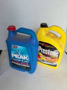 lot 2356 image: Peak and Prestone Antifreeze Coolant Bundle