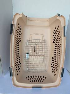 lot 2366 image: Pet carrier