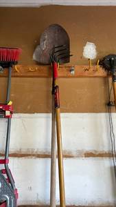 lot 2420 image: Shovel and garden hand cultivator