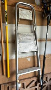 lot 2424 image: Aluminum 3-Step Folding Ladder
