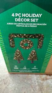 lot 2433 image: 4 Piece Christmas Wreath and Tree Decor Set - New in unopened box