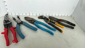 lot 3015 image: Mixed Hand Tool Lot - Pliers, Tin Snips, and Wire Strippers