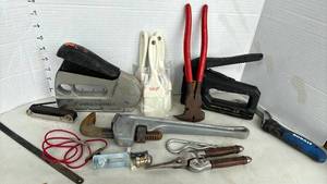 lot 3018 image: Mixed Hand Tools and Staple Gun Lot