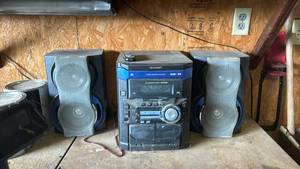 lot 3023 image: Sharp CD-BA2600 Mini Component Stereo System with Dual Speakers