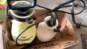 lot 3204 image: Lawn Sprayers