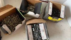 lot 3214 image: Bulk Wood Screws and Nails Hardware Set
