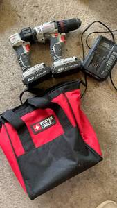 lot 3226 image: Porter Cable 20V Lithium Cordless Drill and light