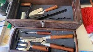lot 3237 image: Garden tools in wicker box