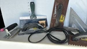 lot 3305 image: Drywall tools and more