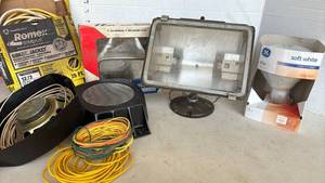 lot 3318 image: Car door mirror, speakers, spotlight and more