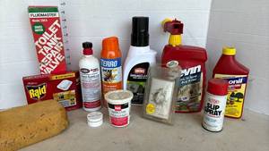 lot 3320 image: Bugs and weed and grass killers, timer, plumbers putty and more