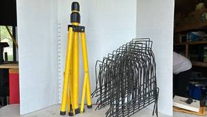 lot 3329 image: File folders holder and a tripod