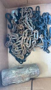 lot 3411 image: Sledgehammer head and chains