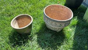 lot 4002 image: Two Ceramic Garden Planters 7 12 inches tall and 8 12 inches across10 12 inches tall and 12 inches across