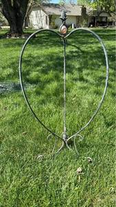 lot 4009 image: Decorative Metal Heart Garden Stake