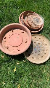 lot 4109 image: Terracotta and plastic Plant Pot Saucers and Drainage Trays