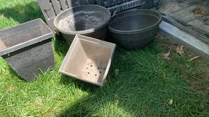 lot 4114 image: Garden Planters plastic Mixed Containers 7x10