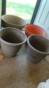 lot 4117 image: Plastic flower pots 14x14and smaller