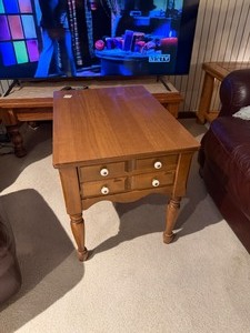 lot 1005 image: Traditional Wooden End Table with one Drawers 22x19x27