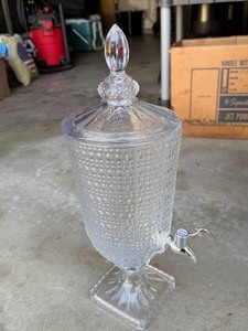 lot 2207 image: Luxury glass drink dispenser. Matches lot 2208