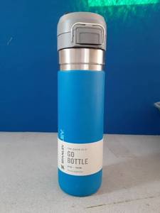 lot 19416 image: Stanley Quick-Flip Go Bottle Blue 24oz Water Bottle - Retail $25