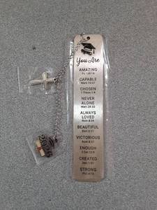 lot 19462 image: Metal 2026 Graduate Book Mark Gift  - Retail $0