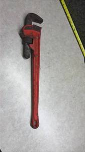 lot 1356 image: Red Heavy Duty Pipe Wrench